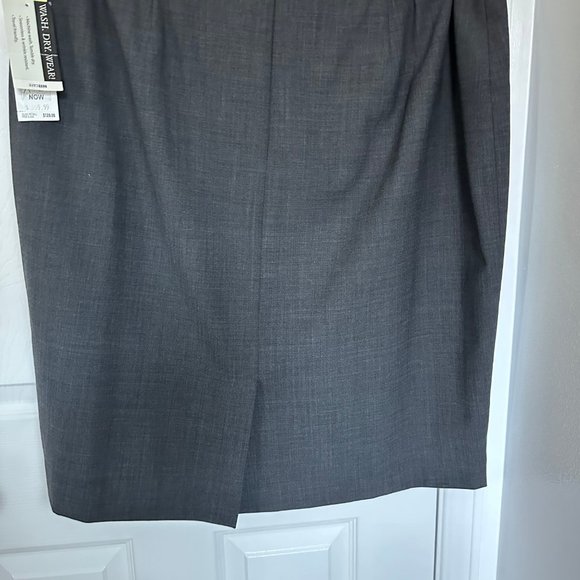 Jones New York - Never Worn Skirt (matching blazer available) - Picture 2 of 4